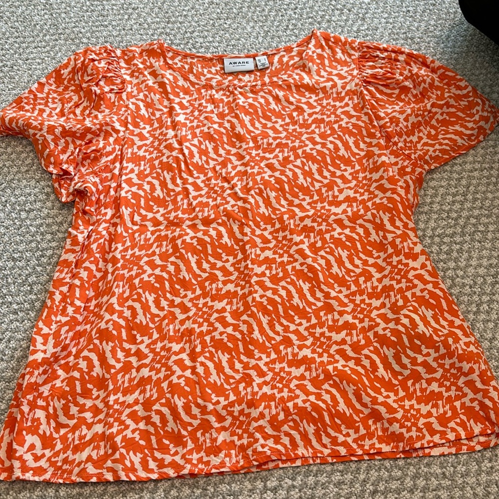AWARE by Veri Moda Orange Short Sleeve Top — SIZE SMALL!